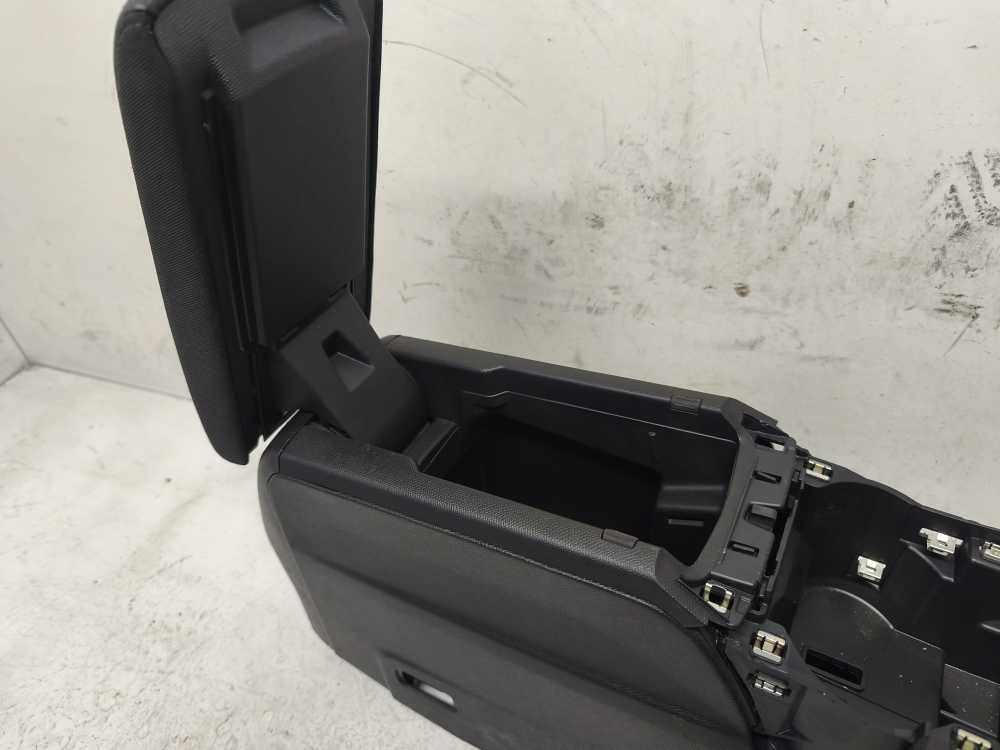 ACCOUDOIR PEUGEOT - Vue 2